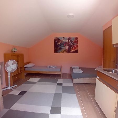 Red Apartman 2 Τρέμπινιε Εξωτερικό φωτογραφία